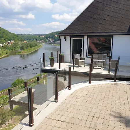 Saechsische-schweiz-ferienhaus-wohnung-1-mit-elbblick-sauna-und-kamin