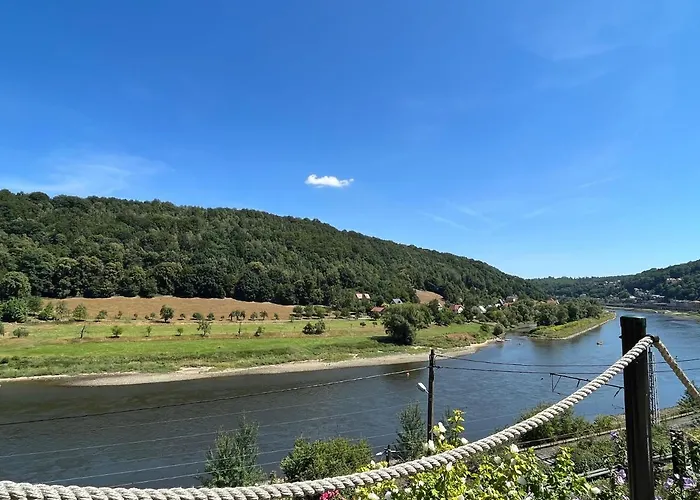Saechsische-schweiz-ferienhaus-wohnung-1-mit-elbblick-sauna-und-kamin كونيجشتاين آن دير إلب