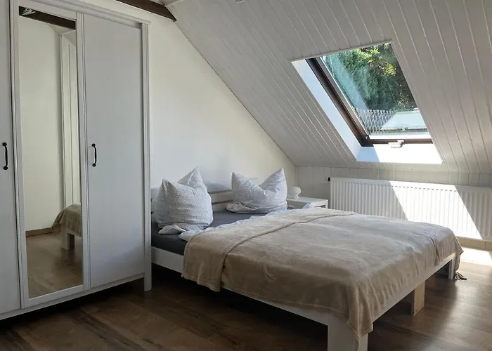 Saechsische-schweiz-ferienhaus-wohnung-1-mit-elbblick-sauna-und-kamin شقة