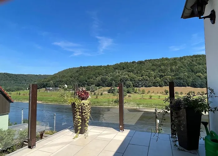 Saechsische-schweiz-ferienhaus-wohnung-1-mit-elbblick-sauna-und-kamin شقة